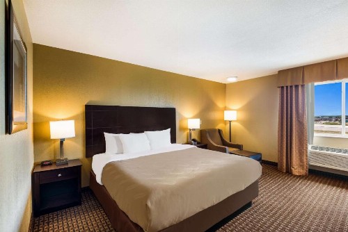 Quality Inn Des Moines - image 10