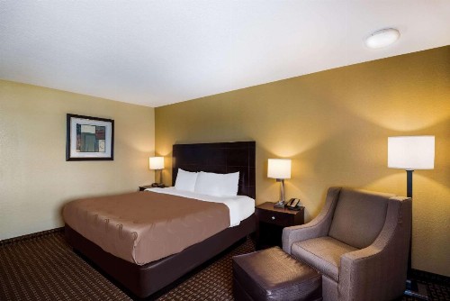 Quality Inn Des Moines - image 12