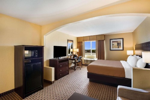 Quality Inn Des Moines - image 17