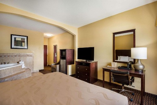 Quality Inn Des Moines - image 19