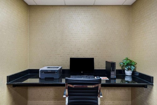 Quality Inn Des Moines - image 24