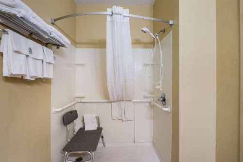 Quality Inn Des Moines - image 39