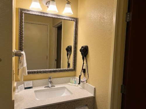 Quality Inn Des Moines - image 40