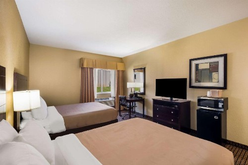 Quality Inn Des Moines - image 8