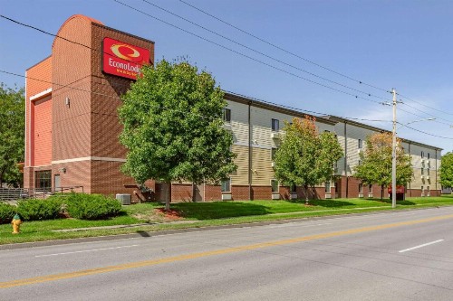 Econo Lodge Inn & Suites Fairgrounds - image 2