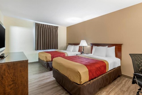 Econo Lodge Inn & Suites Fairgrounds - image 35