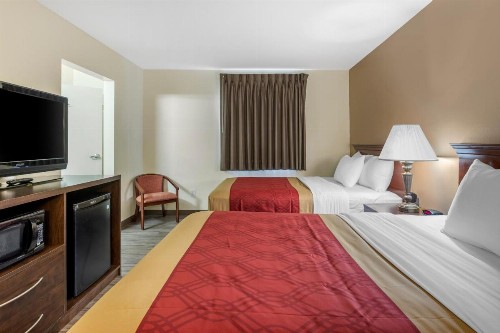 Econo Lodge Inn & Suites Fairgrounds - image 37