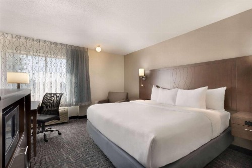 Baymont by Wyndham Des Moines North - image 11