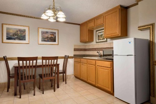 Baymont by Wyndham Des Moines North - image 18