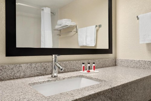 Baymont by Wyndham Des Moines North - image 28