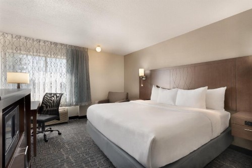 Baymont by Wyndham Des Moines North - image 43