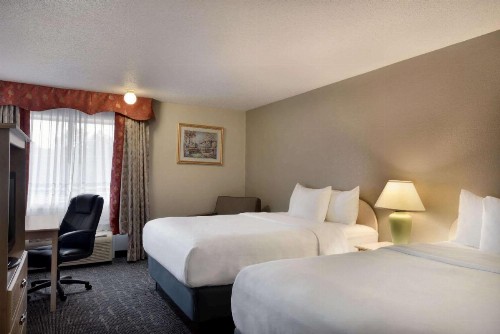 Baymont by Wyndham Des Moines North - image 7