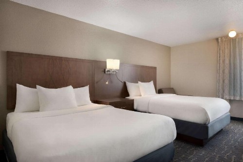 Baymont by Wyndham Des Moines North - image 9
