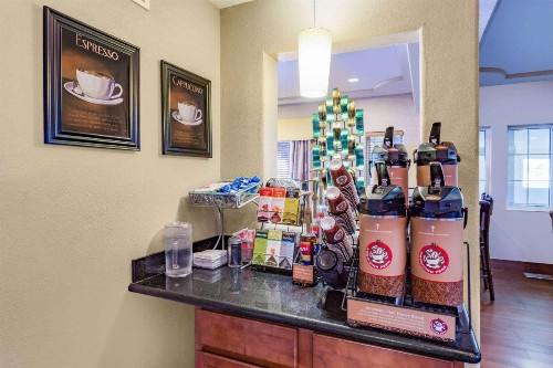 AmericInn by Wyndham Des Moines Airport - image 11