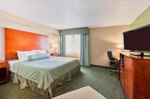 AmericInn by Wyndham Des Moines Airport - image 39