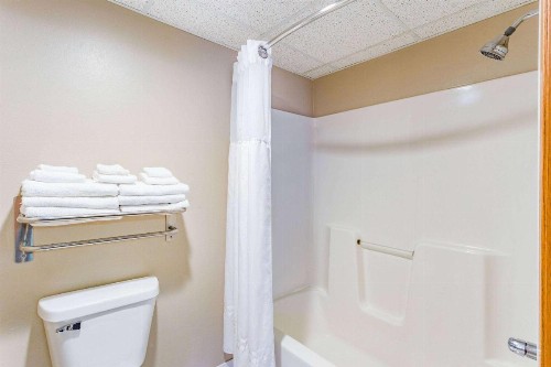 AmericInn by Wyndham Des Moines Airport - image 7