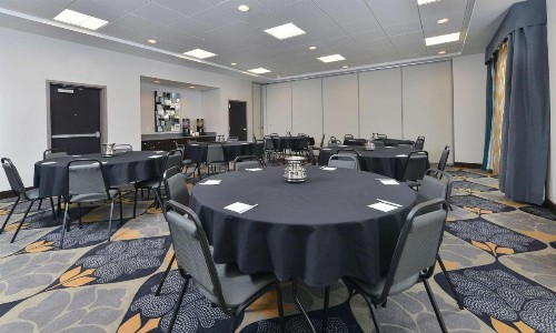 Hampton Inn & Suites Des Moines Downtown - image 21