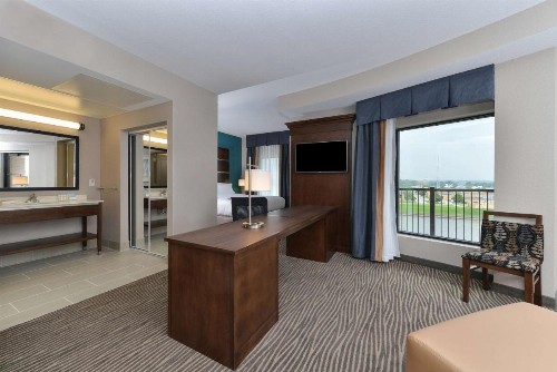 Hampton Inn & Suites Des Moines Downtown - image 30