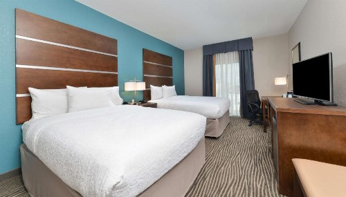 Hampton Inn & Suites Des Moines Downtown - image 32