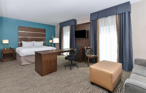 Hampton Inn & Suites Des Moines Downtown - image 37