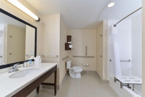 Hampton Inn & Suites Des Moines Downtown - image 39