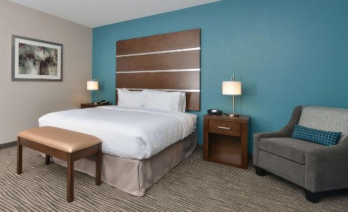 Hampton Inn & Suites Des Moines Downtown - image 43
