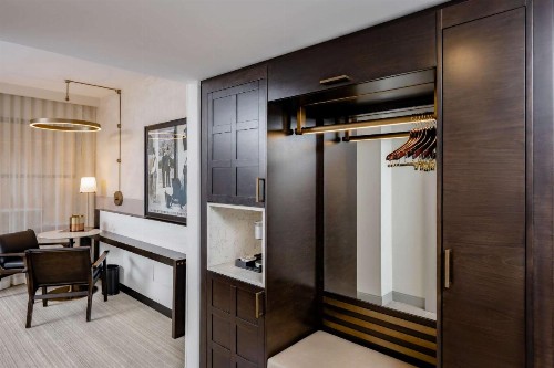 Hotel Fort Des Moines Curio Collection By Hilton - image 50