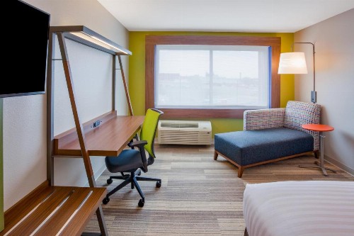 Holiday Inn Express and Suites Des Moines Downtown an IHG Hotel - image 32