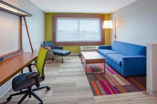 Holiday Inn Express and Suites Des Moines Downtown an IHG Hotel - image 34
