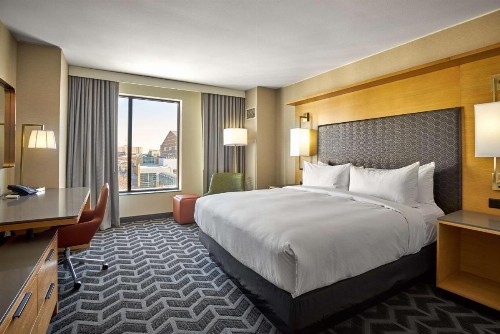 Hilton Des Moines Downtown - image 25