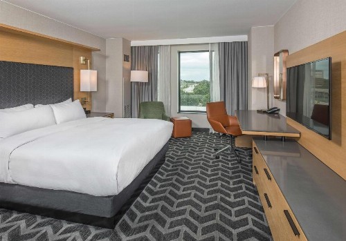 Hilton Des Moines Downtown - image 3