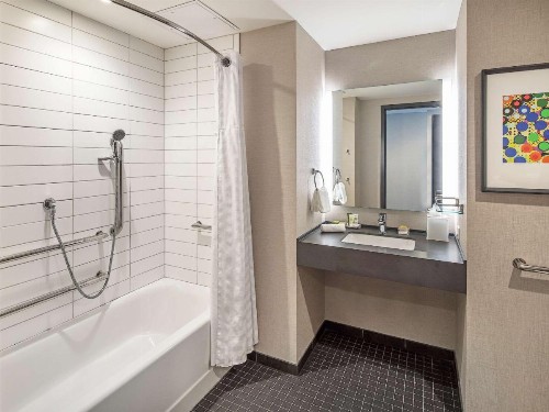 Hilton Des Moines Downtown - image 4