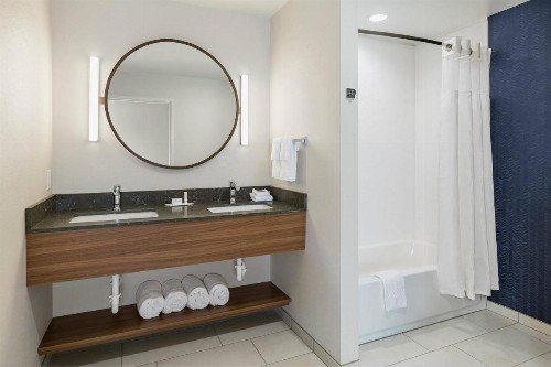 Fairfield Inn & Suites by Marriott Des Moines Downtown - image 19