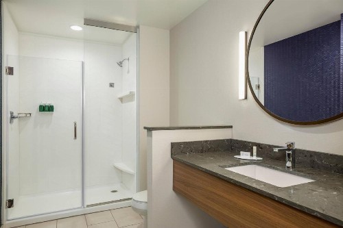 Fairfield Inn & Suites by Marriott Des Moines Downtown - image 4