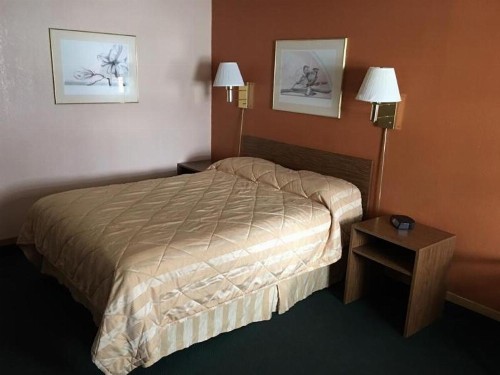 Red Roof Inn Des Moines - image 2