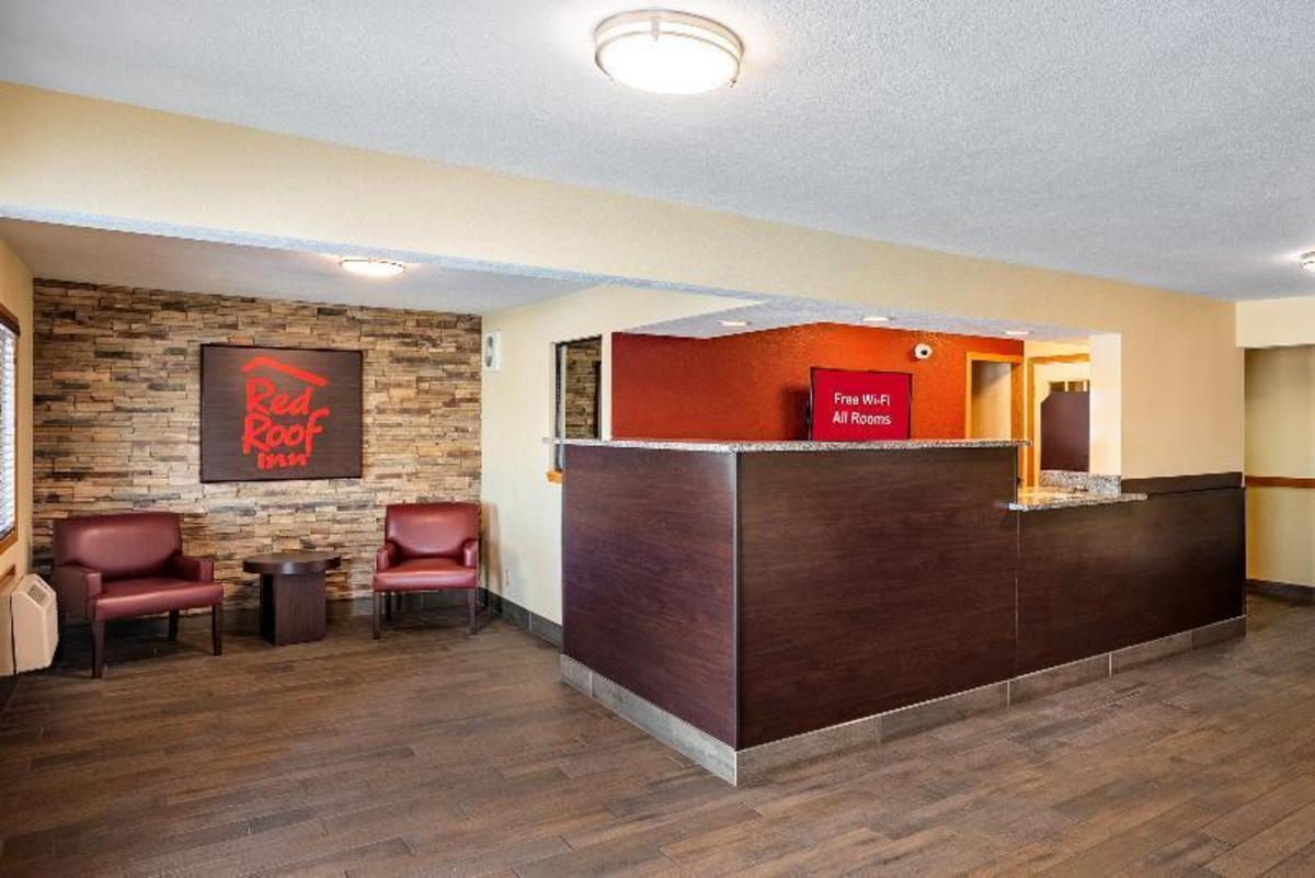 Red Roof Inn Des Moines - image 4