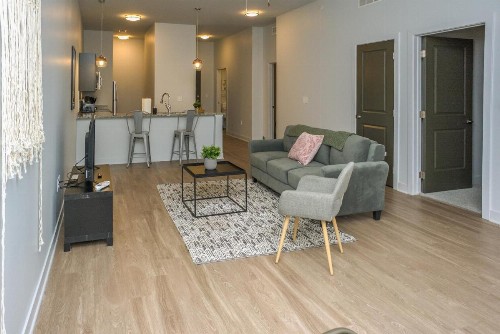 Frontdesk I District at 6th Des Moines - image 1