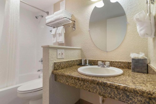 Inn on Destin Harbor Ascend Hotel Collection - image 18