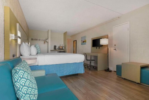 Inn on Destin Harbor Ascend Hotel Collection - image 25