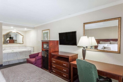 Days Inn by Wyndham Destin - image 18