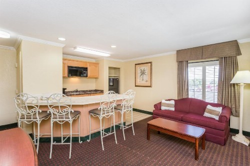 Days Inn by Wyndham Destin - image 37
