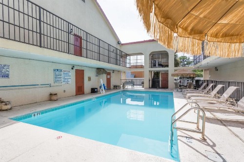 Days Inn by Wyndham Destin - image 38