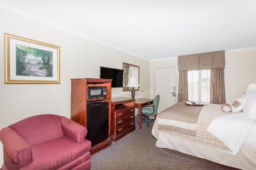 Days Inn by Wyndham Destin - image 39