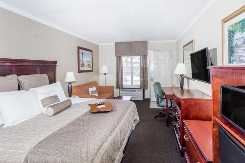 Days Inn by Wyndham Destin - image 45