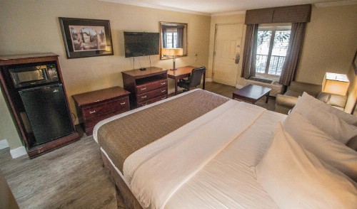 Days Inn by Wyndham Destin - image 48