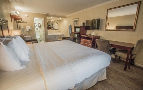 Days Inn by Wyndham Destin - image 49