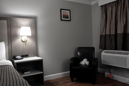 Destin Inn & Suites - image 11