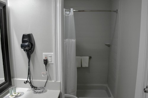 Destin Inn & Suites - image 14