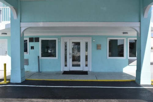 Destin Inn & Suites - image 17