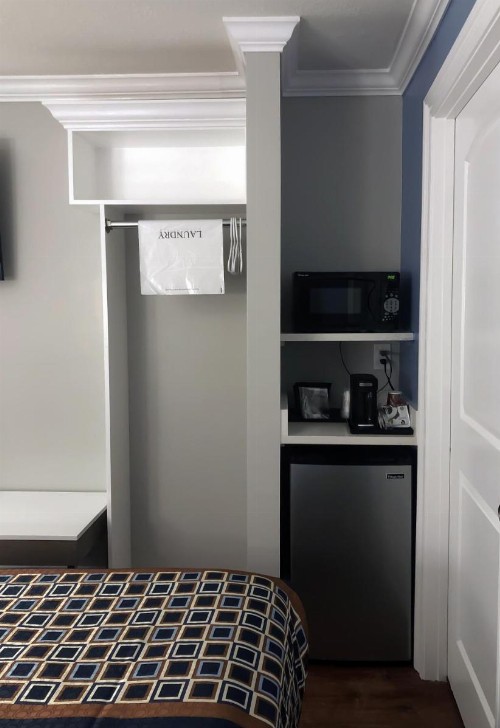 Destin Inn & Suites - image 6
